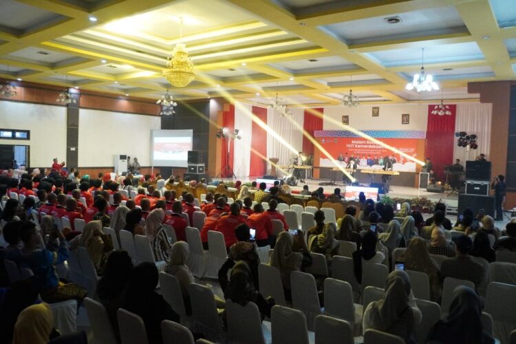 Malam Resepsi HUT ke-79 RI Berlangsung Meriah 1 MERIAH—Pemko Padang Panjang sukses menggelar perayaan Hari Ulang Tahun ke-79 Kemerdekaan Republik Indonesia (HUT RI) dengan meriah dilakukan dengan acara puncak digelar di Auditorium Mifan, Sabtu (17/8) malam.