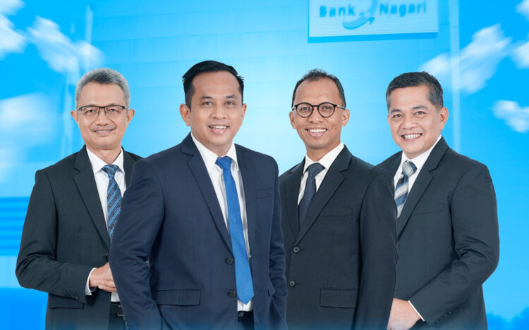 Meriahkan HUT RI Ke-79, Bank Nagari Hadirkan Promo Khusus Pinjaman ASN, PPPK dan Pensiunan 1 DIREKSI BANK NAGARI— Dari kiri ke kanan, Direktur Operasional Zilfa Efrizon, Direktur Utama Gusti Candra, Direktur Keuangan Roni Edrian dan Direktur Kepatuhan Sukardi.
