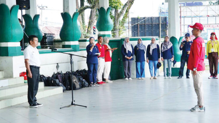 PELATIHAN PASKIBRAKA— Sekdako Bukittinggi, Martias Wanto, membuka secara resmi pelatihan 
tahap I Capaska tahun 2024, di Lapangan Wirabraja Bukittinggi, Rabu (31/7).