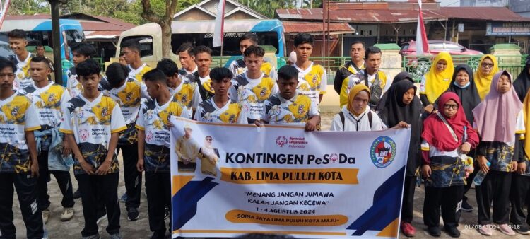PELEPASAN ATLET— Pemkab Limapuluh Kota melepas kontingen SOIna yang akan berlaga di ajang PeSOda Tingkat Sumbar.