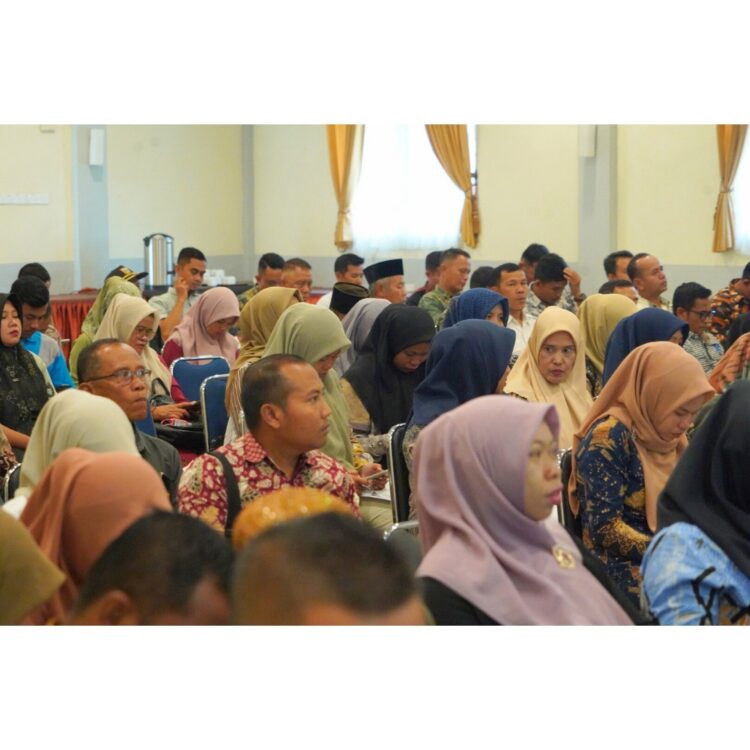 EVALUASI BPJS— Para peserta mengikuti Monitoring dan Evaluasi BPJS Ketenagakerjaan untuk Ekosistem Desa di Kabupaten Solok Selatan di Hotel Pesona Alam Sangir, Kamis (29/8).