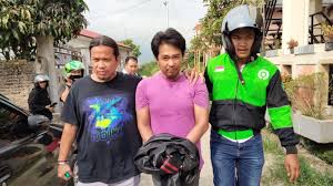 Satu Pelaku Penyebar Video Porno Mirip Putri Musisi Terkenal Ditangkap di Padang 1 SEBARKAN VIDEO— Pelaku J yang terlibat menyebarkan video porno mirip putri David Bayu alias David Naif ditangkap Tim Klewang di Padnag.