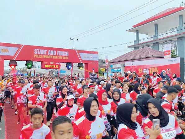 LOMBA LARI— 2000 lebih peserta mengikuti ajang Police Women Run 10K 2024 di kota Bukittinggi dalam rangka memperingati HUT Polwan RI yang ke-76,