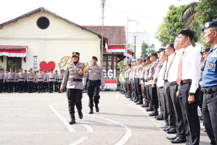 APEL PASUKAN— Polresta Bukittinggi, menggelar Apel Pasukan untuk Operasi Mantap Praja Singgalang 2024 
Senin (26/8) di Halaman Mako Polresta.