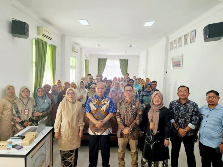 KUNJUNGAN— Rombongan Dinas Kesehatan Kota Payakumbuh ini diterima oleh Plt Kepala Dinas Kesehatan Kota Pariaman Hendri, Kabid Kesmas Dinkes Kota Pariaman Susrikawati.