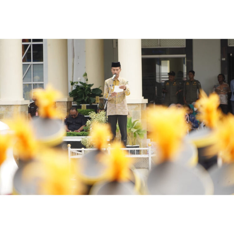 Rangkaian Kegiatan 17-an Tingkat Kabupaten Solok Selatan Resmi Dibuka 1 SAMBUTAN—Wakil Bupati Solok Selatan H. Yulian Efi, saat berikan sambutan.