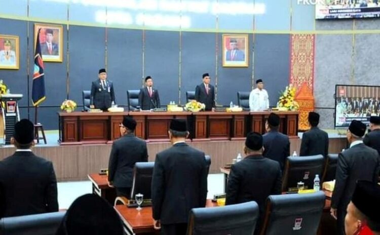 PIDATO KENEGARAAN— DPRD menggelar Rapat Paripurna Istimewa dengan agenda mendengarkan pidato kenegaraan Presiden Joko Widodo secara daring, di Ruang Sidang Utama Kantor DPRD, Jumat (16/8).