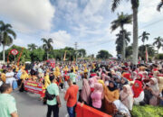 Saksikan Pawai Alegoris HUT RI ke-79, Masyarakat Lubuk Basung Tumpah Ruah