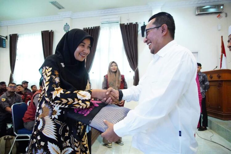 50 Petugas SDM PKH Terima Tablet 1 Sebanyak 50 Orang Petugas SDM PKH Terima Tablet