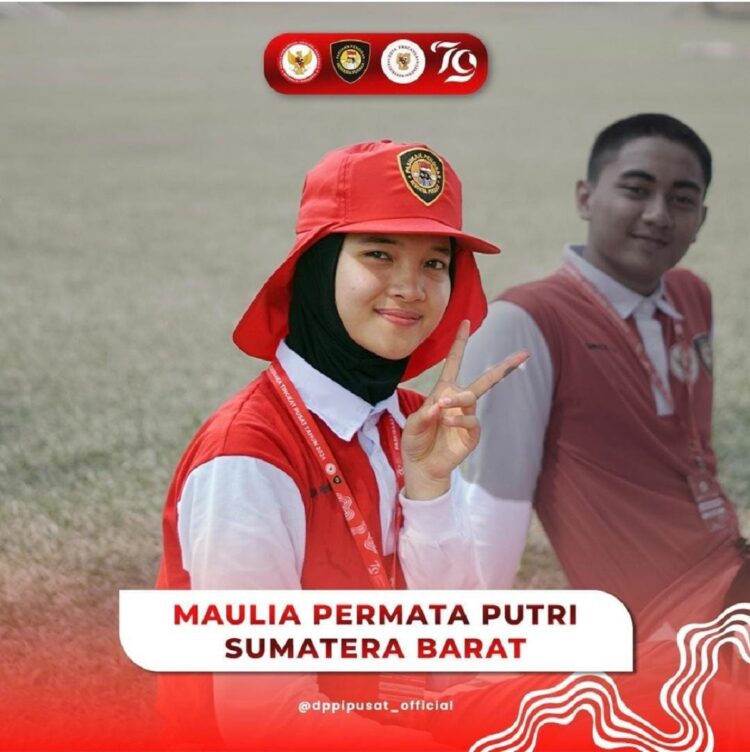 Siswi Sumbar Bawa Baki Bendera pada Upacara HUT RI di IKN