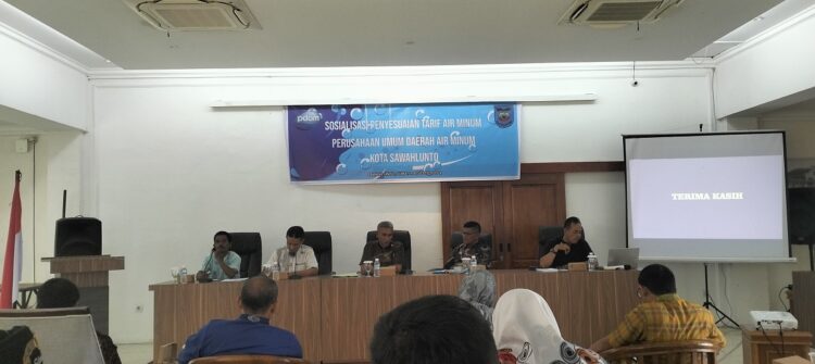 Tingkatkan Pelayanan pada Masyarakat, Bulan Depan PDAM Naikan Tarif 1 SOSIALISASI—Suasana sosialisasi penyesuaian tarif air minum PDAM Sawahlunto kepada perwakilan masyarakat Sawahlunto.