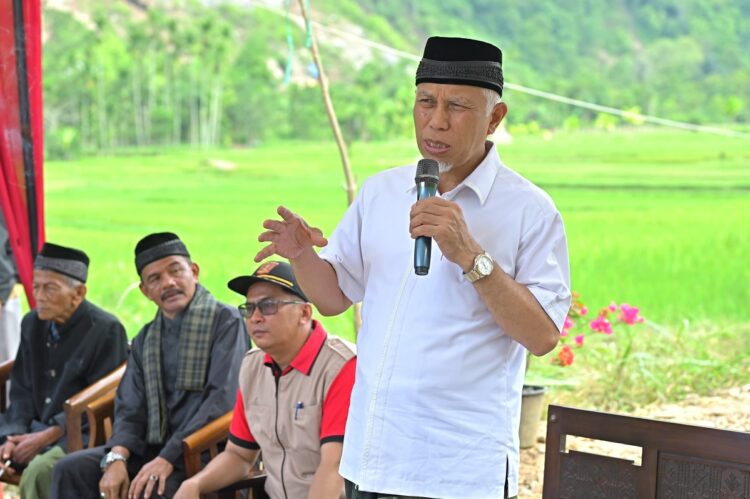 Terima Usulan Pembukaan Jalan Usaha Tani, Gubernur Mahyeldi: Surati Kami Melalui Pemkab 1 SAMBUTAN—Gubernur Sumatera Barat (Sumbar), Mahyeldi Ansharullah berikan sambutan terhadap usulan masyarakat Nagari Pauh Kamang Mudiak, Kabupaten Agam.