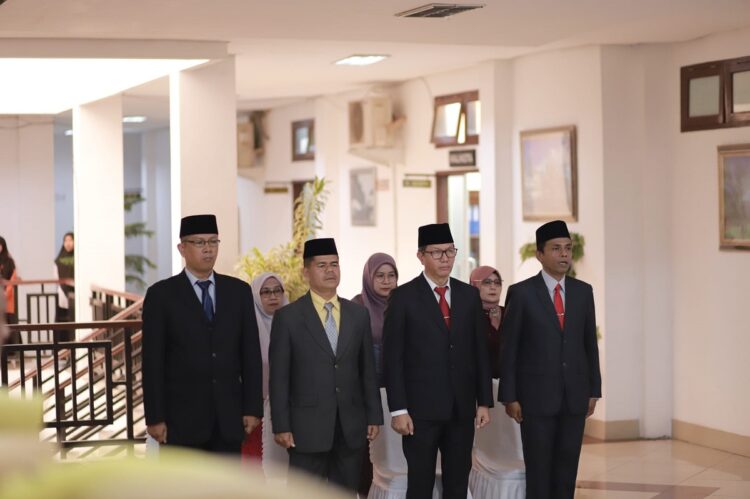 Wawako Lantik Pejabat Pimpinan Tinggi Pratama dan Administrator Pemko Solok 1 PELANTKAN— Para pejabat pimpinan Tinggi Pratama dan Administrator Lingkup Pemko Solok dilantik Wawako Ramadhani, beberapa waktu lalu.