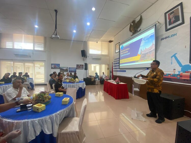 Pelindo Gandeng BNN, Wujudkan Komitmen Pelabuhan Teluk Bayur Bersih Narkoba 1 KOMITMEN BERSIH NARKOBA— Badan Narkotika Nasional (BNN) Provinsi Sumatera Barat (Sumbar) dan PT. Pelindo menandatangani komitmen “Pelabuhan Teluk Bayur Bersih Narkoba”