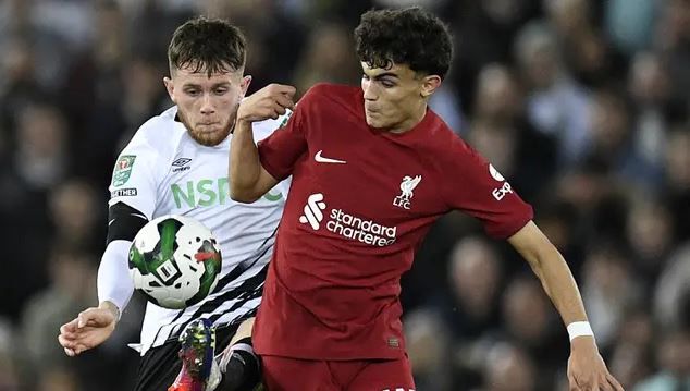 PEMAIN INCARAN— Pemain muda Liverpool Stefan Bajcetic menjadi incaran Barcelona setelah cedera ACL yang menimpa Marc Bernal.