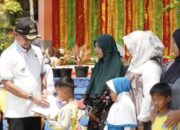 Giliran Kecamatan Pauh Duo Terima Seragam untuk Siswa Baru