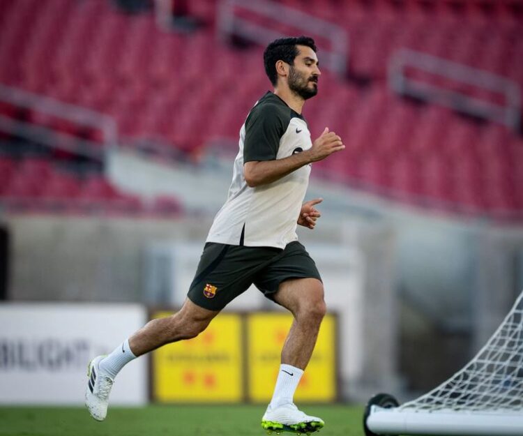 GANTUNG SEPATU— Ilkay Gundogan gantung sepatu dari Timnas Jerman.