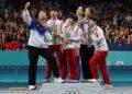 Cuma di Olimpiade, Atlet Tenis Meja Korea Selatan dan Korea Utara Berfoto Bersama 11 Cuma di Olimpiade, Atlet Tenis Meja Korea Selatan dan Korea Utara Berfoto Bersama