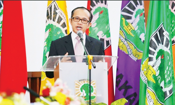 Efa Yonnedi
Rektor Unand