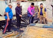 Bupati Suhatri Bur Serahkan Bantaun Korban Kebakaran