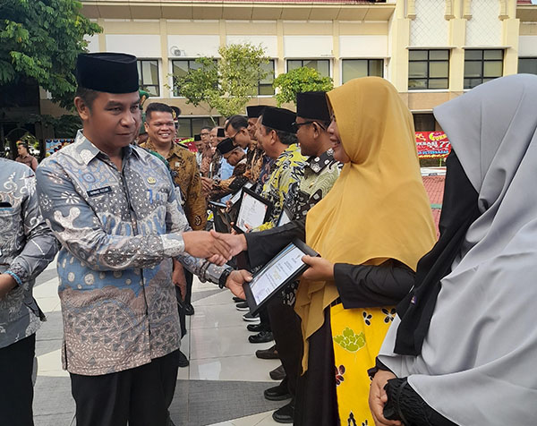 Hari Koperasi Nasional Ke-77 Kab Kampar, UMKM Binaan PLN UIP SBT Raih Piagam Penghargaan Kategori Olahan Pangan 1 penghargaan--UMKM binaan PLN UIP SBT, Dapur Aru, berhasil meraih penghargaan dalam kategori olahan pangan di acara Hari Koperasi Nasional Tingkat Kabupaten Kampar ke - 77.