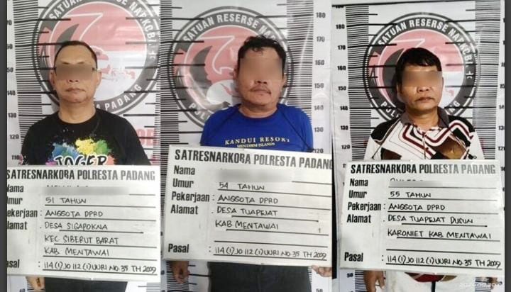 3 Oknum Anggota DPRD Mentawai Ditangkap Gegara Narkoba, Pesta Sabu saat Bimtek di Hotel, Dapat Barang Haram dari Kontraktor 1 ANGGOTA DPRD DITANGKAP— Tiga oknum anggota DPRD Mentawai ditangkap Satresnarkoba Polresta Padang di salah
satu hotel di Kota Padang gegara pesta sabu.