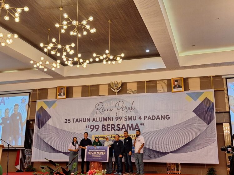 25 Tahun Berpisah, Alumni SMU 4 Padang Angkatan 99 Gelar Reuni Perak 1 25 Tahun Berpisah, Alumni SMU 4 Padang Angkatan 99 Gelar Reuni Perak