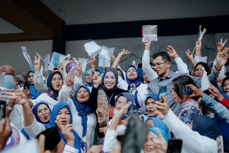 Nomor Urut 2 Disambut Gembira Pendukung Emiko-Irwan Afriadi, Siap Menangkan Pilkada Solok 1 Nomor Urut 2 Disambut Gembira Pendukung Emiko-Irwan Afriadi, Siap Menangkan Pilkada Solok