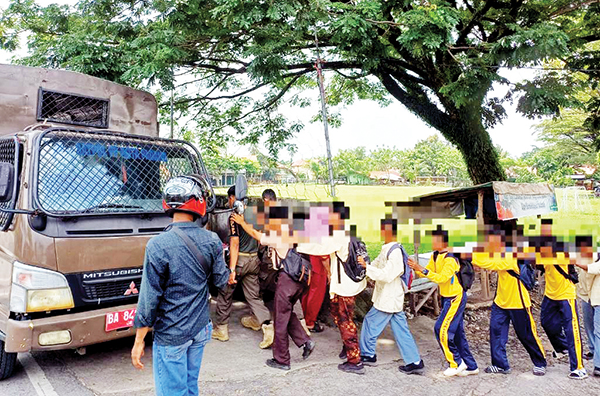 ANTISIPASI TAWURAN— Kecamatan Lubuk Begalung terus memperkuat keamanan dan ketertiban di wilayahnya dengan menginstruksikan seluruh jajaran Kasi Trantib dan lurah untuk mengantisipasi potensi tawuran, serta mengatasi keberadaan pengemis dan pedagang asongan yang semakin marak.