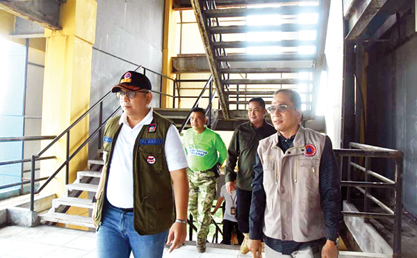 Hadapi Ancaman Megathrust Mentawai, Pemko Padang Optimalkan Penggunaan Shelter Tsunami 1 TINJUAU SHELTER TSUNAMI— Pj Wali Kota Padang, Andree Algamar, meninjau Shelter Darussalam di Kelurahan Bungo Pasang, Kecamatan Koto Tangah, Kota Padang, Sabtu (7/9). Ia meminta warga tetap memelihara shelter yang sudah ada.