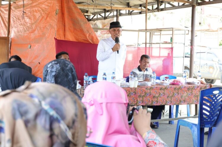 Pedagang di Pasar Nagari Ampalu Keluhan Sampah, Begini Jawaban Mahyeldi 1 5c501cc8 fe0e 4c5b ad56 db4671e171d1