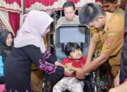 Bantu Warga Disabilitas, LKKS Agam Salurkan Bantuan Alat Kesehatan