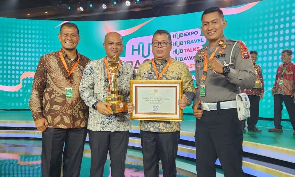 Berkontribusi Dalam Transportasi Pemkab Tanah Datar Terima Penghargaan Wahana Tata