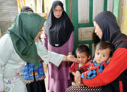 Bezuk Warga Sakit, Ketua LKKS Agam Salurkan Bantuan