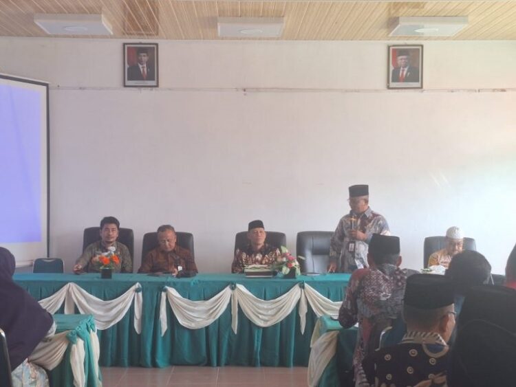 SILATURAHMI—Bupati Pasaman Sabar AS silaturrahmi dengan pegawai Kemenag