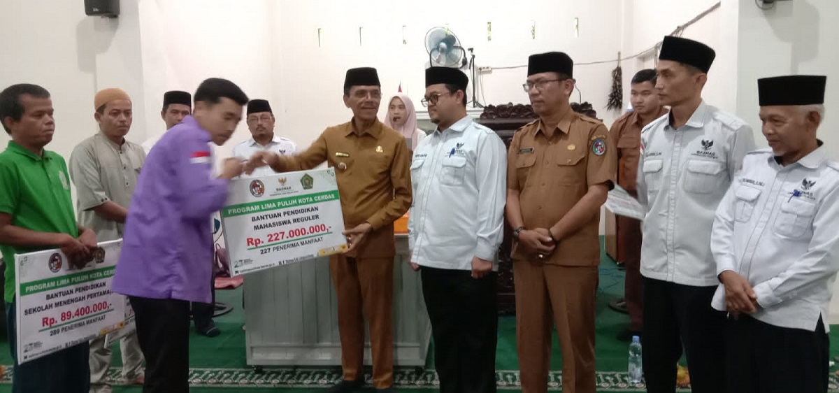 Bupati serahkan beasiswa untuk pelajar
