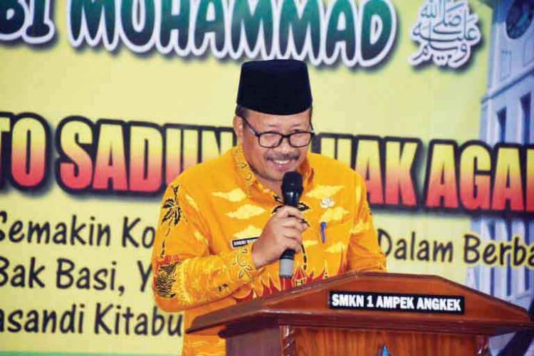 MILAD— Bupati Agam, Dr H Andri Warman MM hadiri Milad ke-2 DPD Payuang Panji Suku Koto Sedunia (PPSKS) Luhak Agam, di Aula SMKN 1 Ampek Angkek, Minggu (16/9).
ist