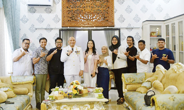 Bersinergi dengan Gekrafs, Pemko Padang Dukung Sektor Ekonomi Kreatif Naik Kelas 1 DUKUNG EKONOMI KREATIF— Pj Wali Kota Padang Andree Algamar menerima rombongan Komunitas Gerakan Ekonomi Kreatif Nasional (Gekrafs) Kota Padang di kediaman resminya, Rabu (4/9).