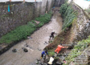 DLH Antisipasi Bencana Banjir, Bersihkan Sampah di Saluran Terbuka