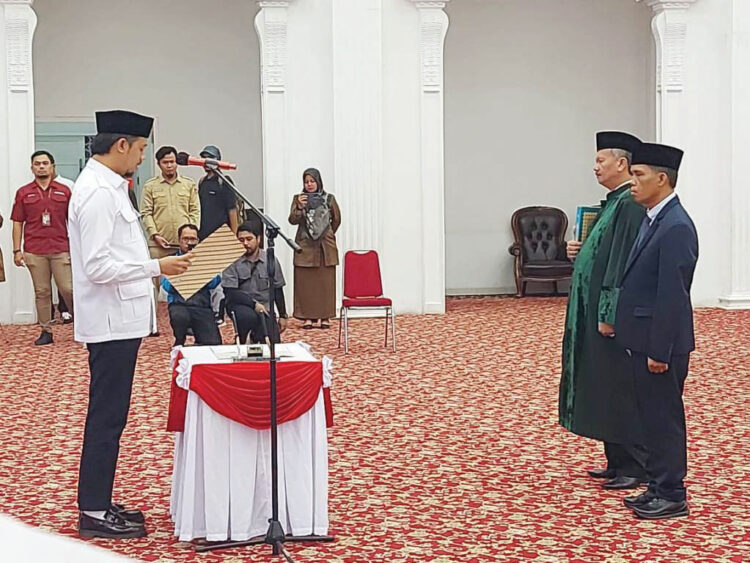 Elqadri Dilantik jadi Pj Sekda Bukittinggi, Wali Kota Tekankan Pentingnya Netralitas ASN 1 PELANTIKAN— Wali Kota Bukittinggi Erman Safar melantik Elqadri, menjadi
Pj Sekda Kota Bukittninggi, Senin (9/9).