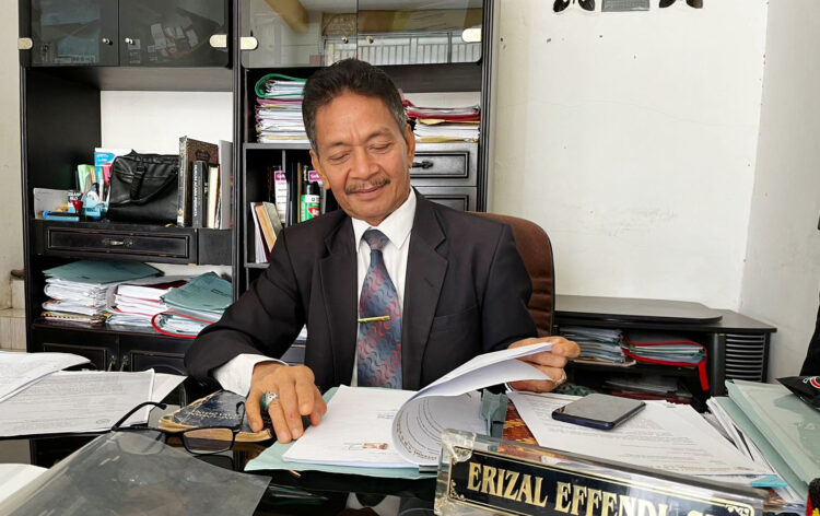 Permohonan PK Terpidana Korupsi KONI Padang Davidson Ditolak, Kuasa Hukum Nilai Ada Kejanggalan 1 Kuasa hukum terpidana kasus korupsi hibah KONI Padang, Erizal Effendi