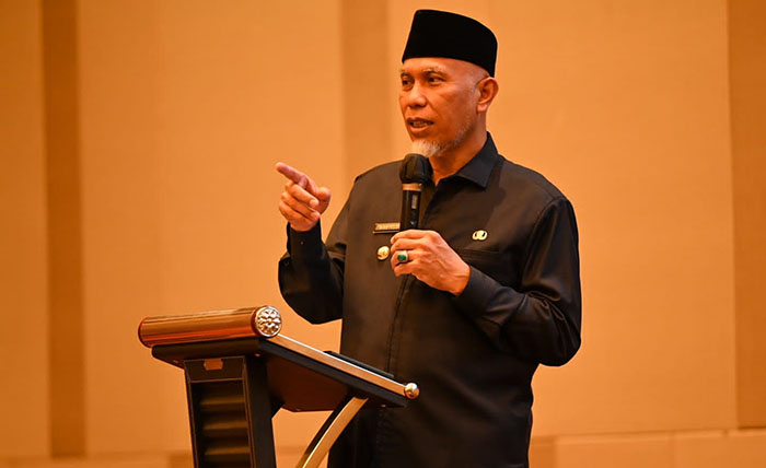 Dukung Pendaftaran Tanah Ulayat, Gubernur Sumbar Terima Penghargaan dari Kementerian ATR/BPN 1 BUKA RAKOR—
Gubernur Sumbar Mahyeldi Ansharullah saat membuka Rakor Penyelenggaraan Reforma Agraria Provinsi Sumbar beberapa
waktu lalu di Padang.