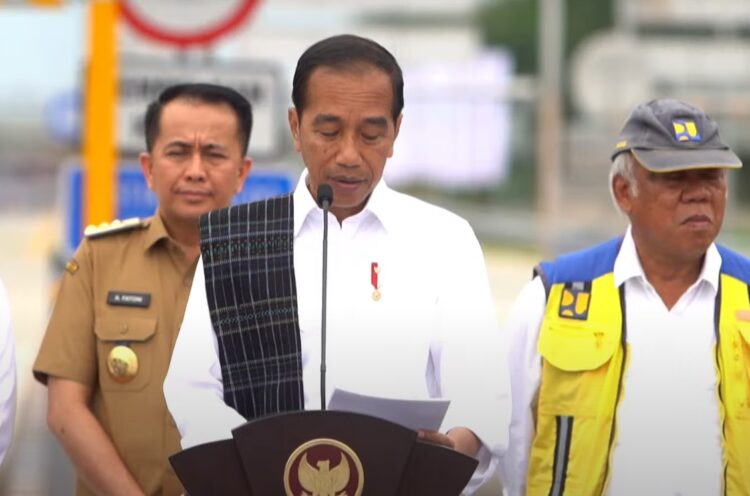 meresmikan --Presiden Joko Widodo (Jokowi) meresmikan dua ruas Jalan Tol Trans Sumatera yang terletak di Provinsi Sumatera Utara (Sumut), pada Selasa (10/9) siang.