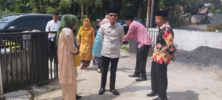 Jemput Aspirasi Masyarakat, Bupati Bajumpo di Nagari Koto Baru Simalanggang 1 BAJUMPO— Bupati Safaruddin dalam acara Bajumpo di Nagari Koto Baru Simalanggang.