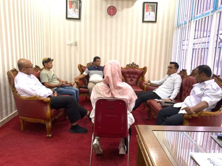 Menindaklanjuti Surat Mendagri Dukungan World Walking Day 2024 dan FORNAS VIII Tahun 2025, Kadipora Terima Rombongan KORMI 1 DATANGI—
Rombongan Komite Olahraga Rekreasi Masyarakat Indonesia (KORMI) Kota Solok saat mendatangi Kadispora Kota Solok