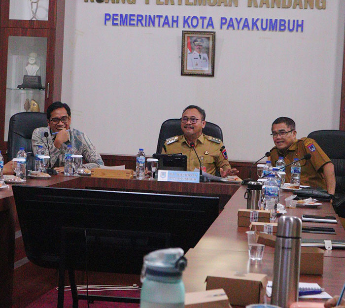 Kota Payakumbuh Komit menjadi Percontohan Anti Korupsi 1 KUNJUNGAN KERJA— Pj Wali Kota Payakumbuh Suprayitno,Sekda Rida Ananda, menyambut kunjungan kerja dari bersama rombongan KPK RI di Kota Payakumbuh.