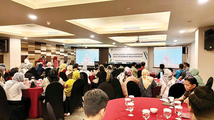 SOSIALISASI— Anggota Komisi VI DPR RI dari Sumbar H Andre Rosiade, membuka sosialisasi jaring aspirasi dan informasi masyarakat yang diselenggarakan Sekretariat Kemenkop UKM Tahun 2024 di Hotel Mercure Padang, Kamis (19/9).