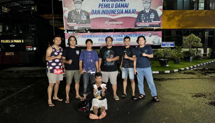 Rampas Gelang Emas Hingga Sebabkan Korban Jatuh dari Motor, Residivis Jambret kembali Ditangkap 1 JAMBRET— Pelaku penjambretan ditangkap
Tim Klewang Polresta Padang.
