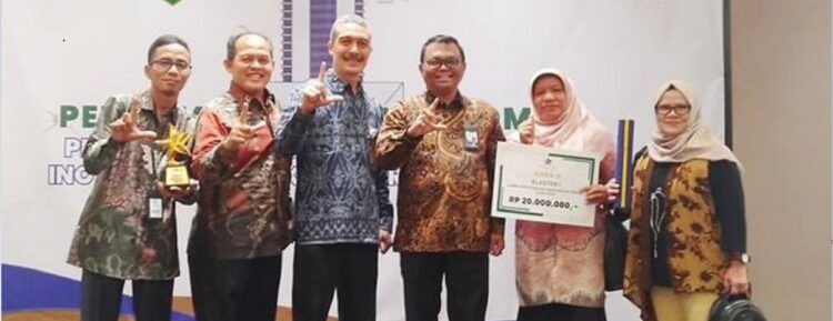 Perpustakaan SMA N 1 Padang Panjang Raih Juara 3 Nasional 1 JUARA NASIONAL—Perpustakaan SMA Negeri 1 Padang Panjang berhasil menduduki peringkat ketiga dalam Lomba Perpustakaan SMA/SMK/MA Tingkat Nasional.