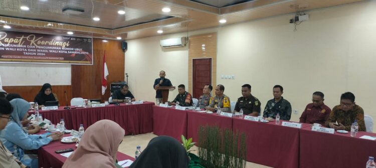 Persiapan Pengundian dan Pengumuman Nomor Urut Paslon Wako dan Wawako 1 SUASANA—Terlihat suasana rakor persiapan pengundian dan pengumuman Nomor Urut Paslon Wako dan Wawako.